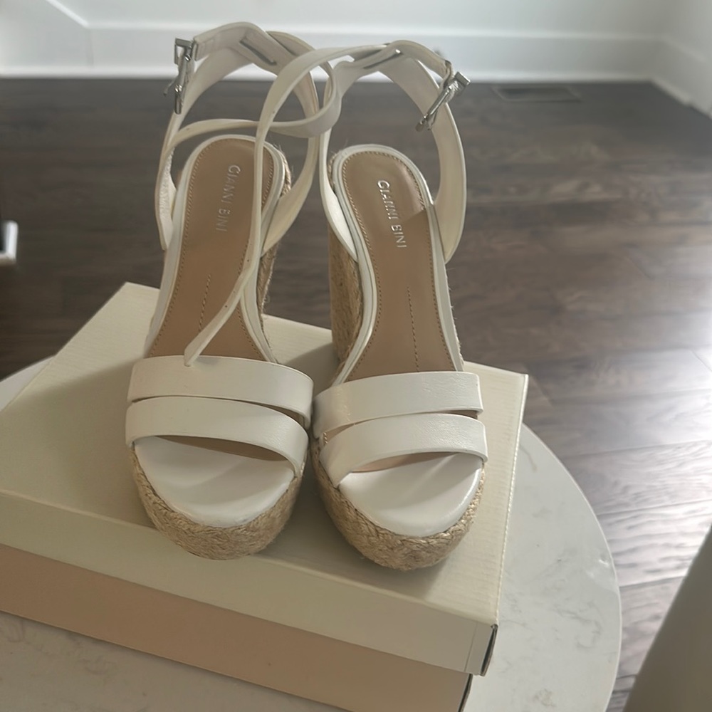 White Chic Espadrille Wedge 🤍🤍🤍